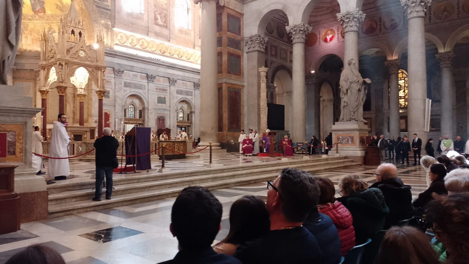 2000 Fedeli della Diocesi di Isernia oggi a Roma per il passaggio presso la Porta Santa. Funzione religiosa a San Paolo Fuori Le Mura celebrata dal vescovo Cibotti.